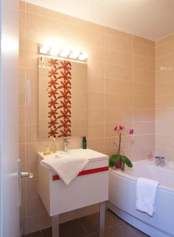 Hotel Brun Saint-Lattier Εξωτερικό φωτογραφία
